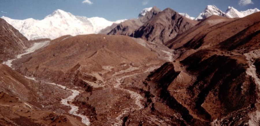 Mount Cho Oyo on route to Gokyo Village