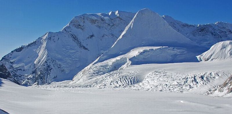 Chonku Chuli ( Pyramid Peak ) and Chamlang