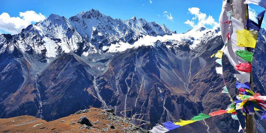 Peaks of the Langtang Himal from Tsergo Ri ( c5000m )