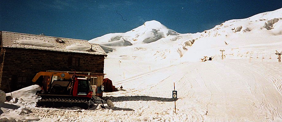 Allalihornin the Mischabel Range from the ski slopes above Saas Fe