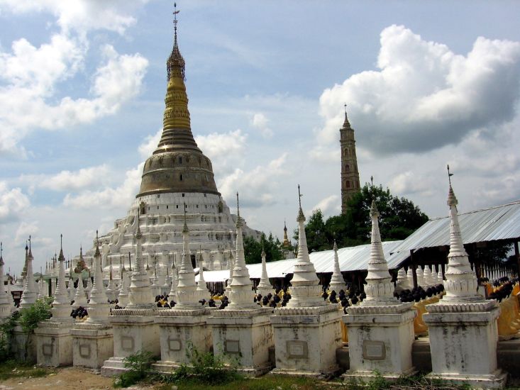 Chedi at Aung Setkya Paya at Monywa in northern Myanmar / Burma