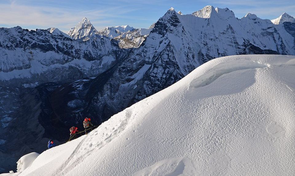 Ascending Island Peak ( Imja Tse )