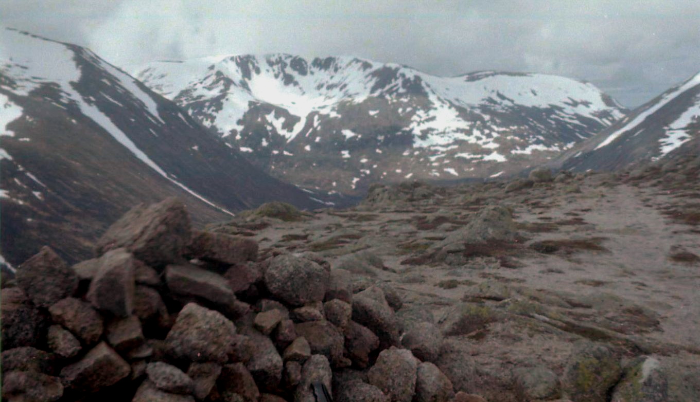 On circuit of Carn a' Mhaim and Derry Cairngorm