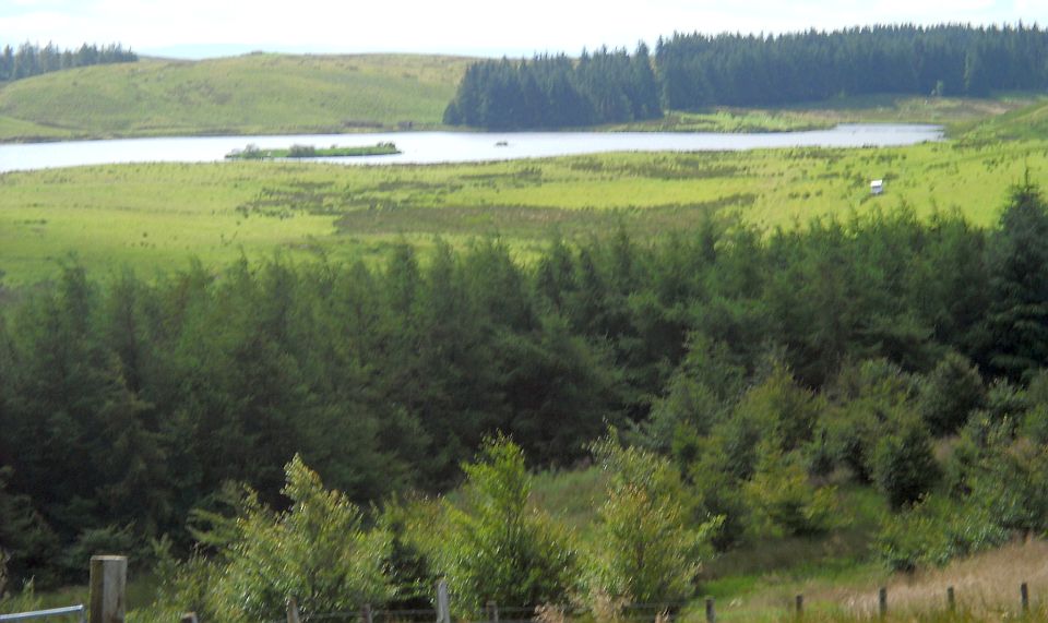 Harelaw Reservoir from Neilston Pad