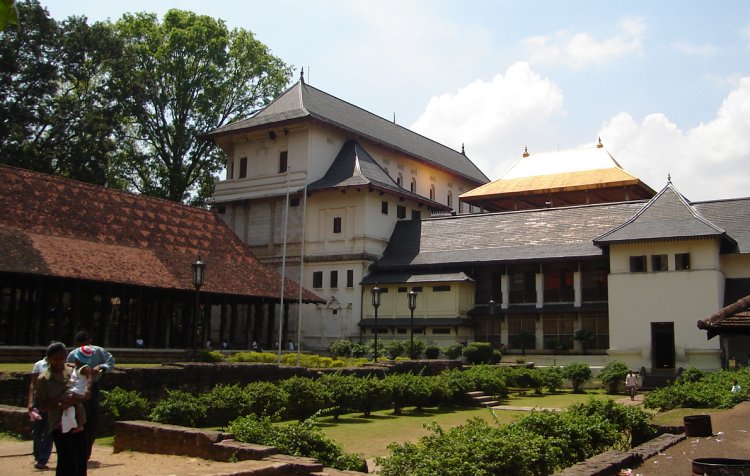 Sri Dalada Maligawa ( Temple of the Tooth )